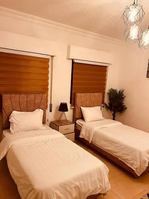 Lägenhet Lovely 3 Bedrooms Rental Unit Aqaba
